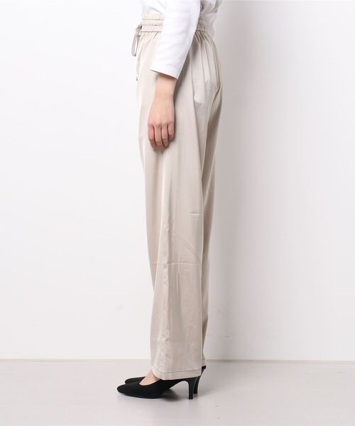 Avvenente（アベネンテ）の「【Avvenente】マットサテンパンツ（その他パンツ・レディース・ベージュ/ネイビー・FREE）」の19枚目の写真