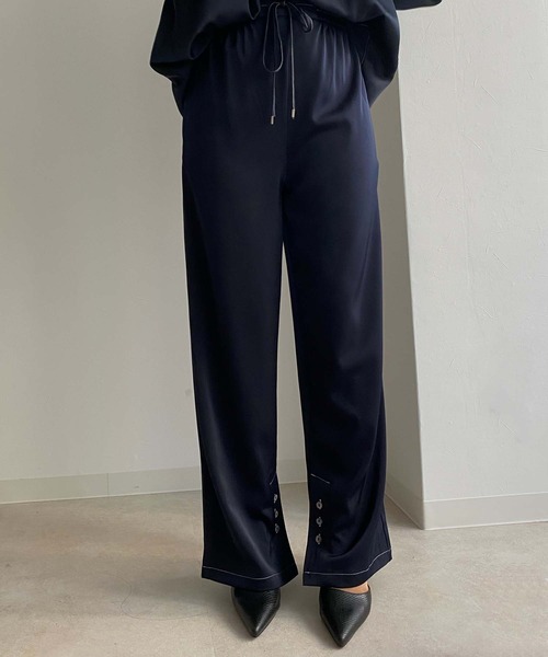 Avvenente（アベネンテ）の「【Avvenente】マットサテンパンツ（その他パンツ・レディース・ベージュ/ネイビー・FREE）」の7枚目の写真