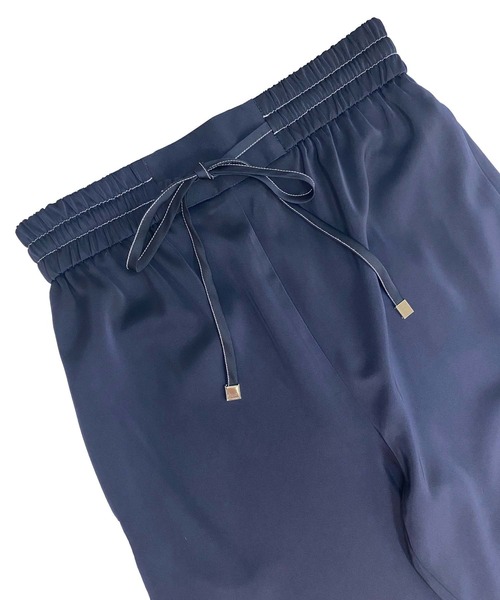 Avvenente（アベネンテ）の「【Avvenente】マットサテンパンツ（その他パンツ・レディース・ベージュ/ネイビー・FREE）」の6枚目の写真