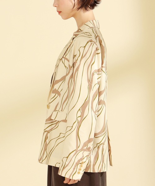 Ray BEAMS（レイビームス）の「Ray BEAMS / プリント 2ボタン ダブル ジャケット（テーラードジャケット・レディース・ダークブラウン/オフホワイト・1/0）」の11枚目の写真