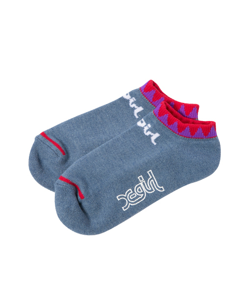 X-girl（エックスガール）の「ZIG ZAG SNEAKER SOCKS（ソックス/靴下・レディース・ブラック/アッシュ/ネイビー・ONE SIZE）」の3枚目の写真
