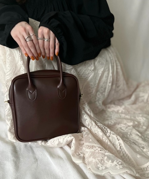 ISOOK（アイスー）の「【ZOZOTOWN限定】Square mini boston / スクエアミニボストン（ハンドバッグ・レディース・ブラック/アイボリー/バーガンディー・FREE）」の3枚目の写真