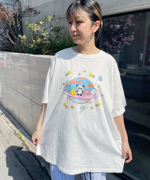 Candy Stripper(キャンディストリッパー)の「PEPE&SPACE FRIENDS BIG Tシャツ(Tシャツ/カットソー・レディース・パープル/オフホワイト/ブラック/ライトブルー・2)」の2枚目の写真
