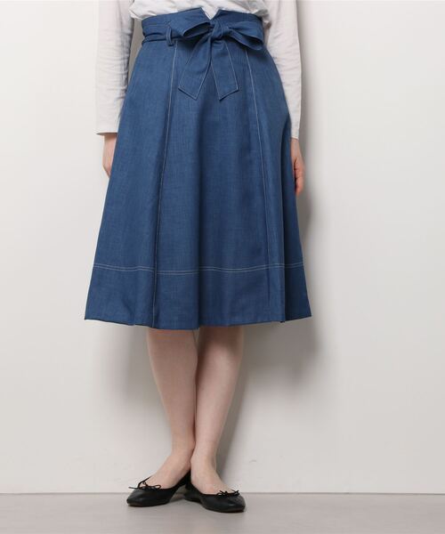 TRUDEA(トルディア)の「共ベルトステッチハギフレアスカート(スカート・レディース・ネイビー/ブルー・SMALL/MEDIUM)」の2枚目の写真