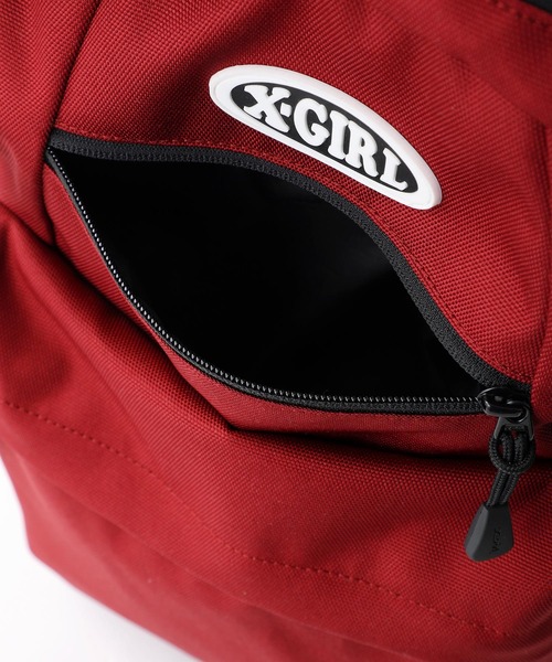 X-girl（エックスガール）の「定番｜OVAL LOGO BACKPACK/オーバルロゴ　バッグパック/リュック（バックパック/リュック・レディース・バーガンディー/ブラック・ONE SIZE）」の4枚目の写真