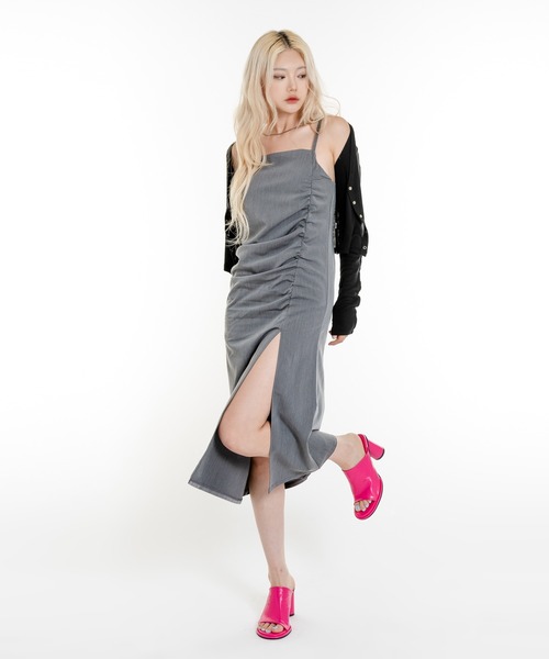 FOLLOWIN（フォロウィン）の「[FLW MADE]フロントスリットシャーリングロングワンピース（ワンピース・レディース・ブラック/グレー/カーキ/ブルー・FREE）」の2枚目の写真