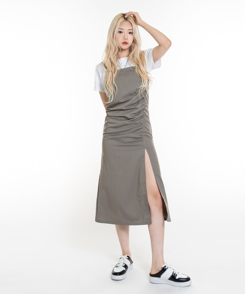 FOLLOWIN（フォロウィン）の「[FLW MADE]フロントスリットシャーリングロングワンピース（ワンピース・レディース・ブラック/グレー/カーキ/ブルー・FREE）」の14枚目の写真