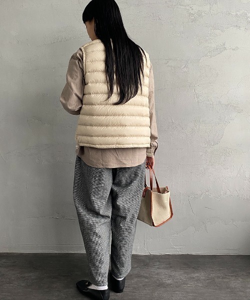 DANTON（ダントン）の「[DANTON/ダントン] クルーネック インナーダウンベスト（ダウンベスト・レディース・ブラック/サンドベージュ/ライトベージュ・S/M/XS）」の11枚目の写真