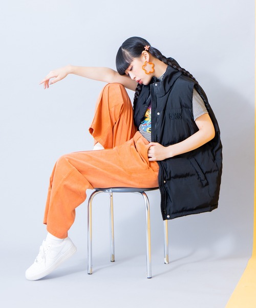 PUNYUS（プニュズ）の「コーデュロイイージーパンツ（その他パンツ・レディース・パープル/グリーン/オレンジ/ブラック・1/2/3/4）」の14枚目の写真