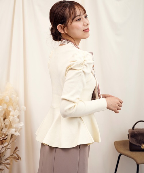 NOELA(ノエラ)の「スカーフセットペプラムニット(ニット/セーター・レディース・ブラック/ブラウン/オフホワイト・フリー)」の12枚目の写真