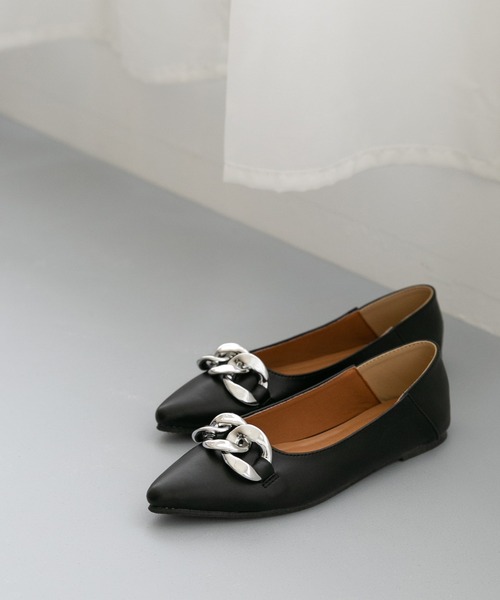 menue（メヌエ）の「チェーンパーツフラットパンプス（パンプス・レディース・アイボリー/ダークブラウン/ベージュ/ブラック・22.5cm/24.5cm/22.0cm/23.5cm/25.0cm/23.0cm/24.0cm）」の3枚目の写真