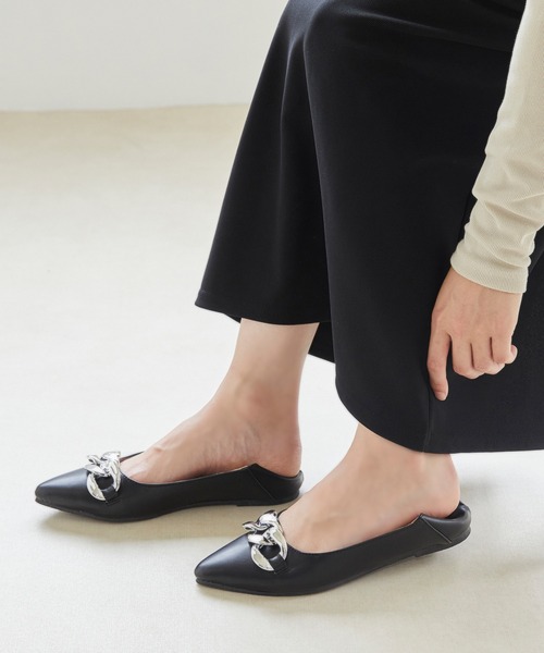 menue（メヌエ）の「チェーンパーツフラットパンプス（パンプス・レディース・アイボリー/ダークブラウン/ベージュ/ブラック・22.5cm/24.5cm/22.0cm/23.5cm/25.0cm/23.0cm/24.0cm）」の11枚目の写真