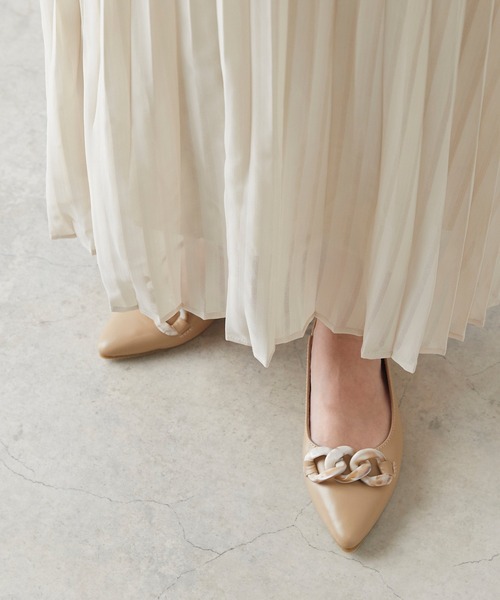 menue（メヌエ）の「チェーンパーツフラットパンプス（パンプス・レディース・アイボリー/ダークブラウン/ベージュ/ブラック・22.5cm/24.5cm/22.0cm/23.5cm/25.0cm/23.0cm/24.0cm）」の17枚目の写真
