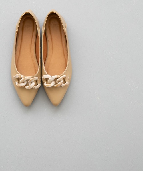 menue（メヌエ）の「チェーンパーツフラットパンプス（パンプス・レディース・アイボリー/ダークブラウン/ベージュ/ブラック・22.5cm/24.5cm/22.0cm/23.5cm/25.0cm/23.0cm/24.0cm）」の22枚目の写真