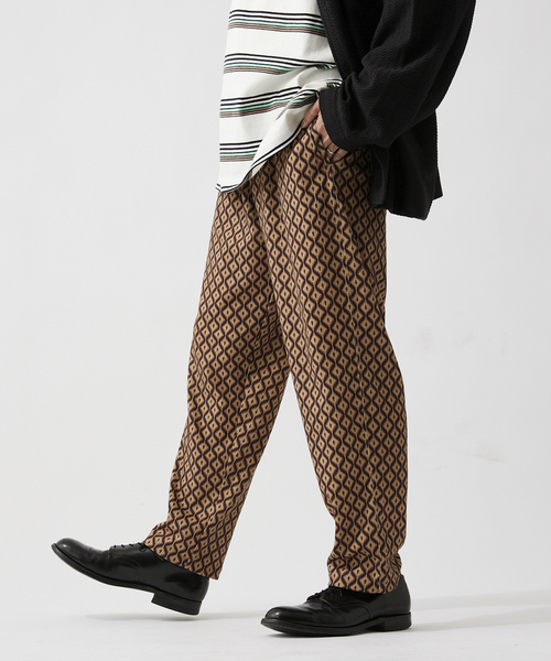 JOURNAL STANDARD relume(ジャーナルスタンダード レリューム)の「WAFFLE プリント総柄 リラックスパンツ(その他パンツ・メンズ・ホワイト/チャコールグレー/ベージュ/キャメル・MEDIUM/LARGE)」の3枚目の写真