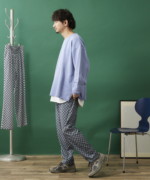 JOURNAL STANDARD relume(ジャーナルスタンダード レリューム)の「WAFFLE プリント総柄 リラックスパンツ(その他パンツ・メンズ・ホワイト/チャコールグレー/ベージュ/キャメル・MEDIUM/LARGE)」の7枚目の写真