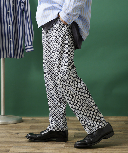 JOURNAL STANDARD relume(ジャーナルスタンダード レリューム)の「WAFFLE プリント総柄 リラックスパンツ(その他パンツ・メンズ・ホワイト/チャコールグレー/ベージュ/キャメル・MEDIUM/LARGE)」の15枚目の写真