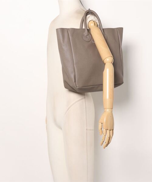 CONVERSE(コンバース)の「【78】【CONVERSE(コンバース)】EMBOSS LEATHER LIKE TOTE BAG(トートバッグ・レディース・ライトグレー/グレー・FREE)」の11枚目の写真