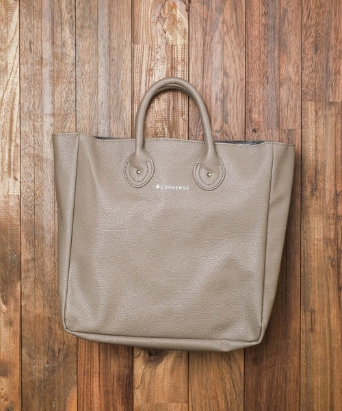 CONVERSE(コンバース)の「【78】【CONVERSE(コンバース)】EMBOSS LEATHER LIKE TOTE BAG(トートバッグ・レディース・ライトグレー/グレー・FREE)」の3枚目の写真