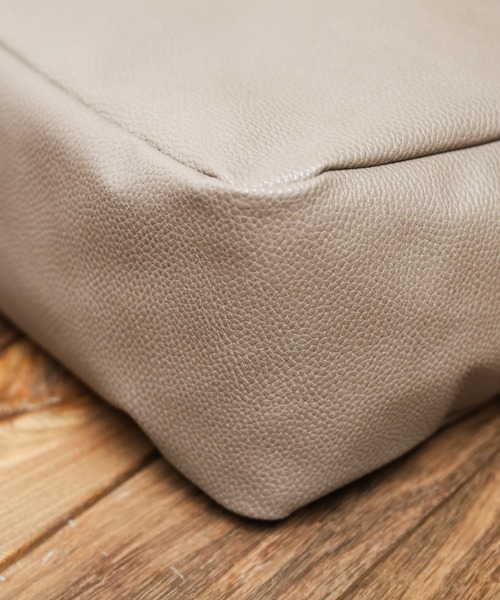 CONVERSE(コンバース)の「【78】【CONVERSE(コンバース)】EMBOSS LEATHER LIKE TOTE BAG(トートバッグ・レディース・ライトグレー/グレー・FREE)」の5枚目の写真