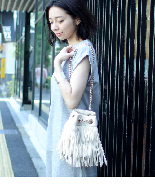 Ray BEAMS(レイビームス)の「SOLPRESA / フリンジ バッグ(ショルダーバッグ・レディース・ホワイト/ブラック・ONE SIZE)」の2枚目の写真