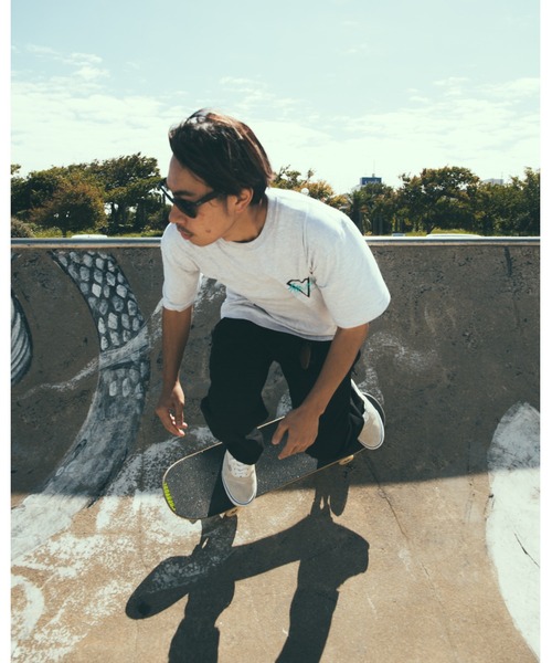 KIBACOWORKS（キバコワークス）の「【 KIBACOWORKS / キバコワークス 】 プリント Tシャツ "TROPICAL STATE OF MIND" TEE TROPICAL TEE KCI（Tシャツ/カットソー・メンズ・ホワイト/パープル/グレー・S/M/L/XL/XXL）」の4枚目の写真