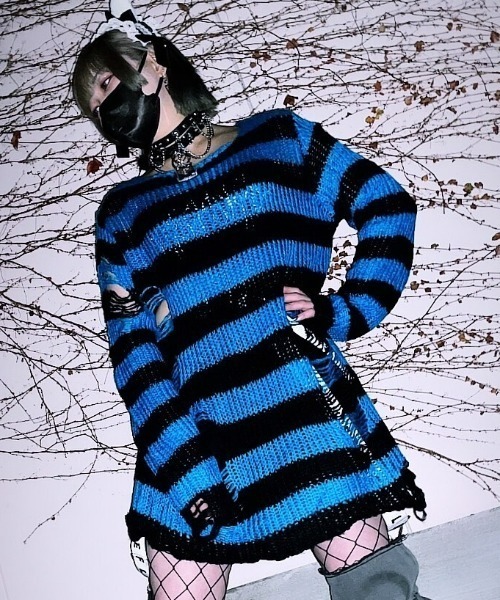 NOVESSEL（ノベセル）の「A'GEM/9 × .kom『NOVESSEL/ノベセル』ボーダーダメージニットソー/ニットプルオーバー（ニット/セーター・レディース・ブラック×ピンク/ブラック×グレー/ブラック×ホワイト/ブラック×パープル/ブラック×レッド/ブラック×ブルー・FREE）」の15枚目の写真