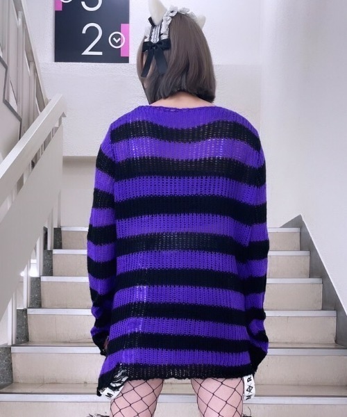 NOVESSEL（ノベセル）の「A'GEM/9 × .kom『NOVESSEL/ノベセル』ボーダーダメージニットソー/ニットプルオーバー（ニット/セーター・レディース・ブラック×ピンク/ブラック×グレー/ブラック×ホワイト/ブラック×パープル/ブラック×レッド/ブラック×ブルー・FREE）」の13枚目の写真