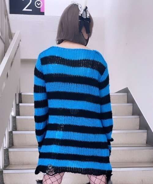 NOVESSEL（ノベセル）の「A'GEM/9 × .kom『NOVESSEL/ノベセル』ボーダーダメージニットソー/ニットプルオーバー（ニット/セーター・レディース・ブラック×ピンク/ブラック×グレー/ブラック×ホワイト/ブラック×パープル/ブラック×レッド/ブラック×ブルー・FREE）」の12枚目の写真