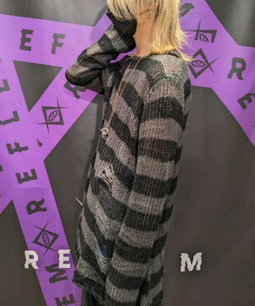 NOVESSEL（ノベセル）の「A'GEM/9 × .kom『NOVESSEL/ノベセル』ボーダーダメージニットソー/ニットプルオーバー（ニット/セーター・レディース・ブラック×ピンク/ブラック×グレー/ブラック×ホワイト/ブラック×パープル/ブラック×レッド/ブラック×ブルー・FREE）」の19枚目の写真