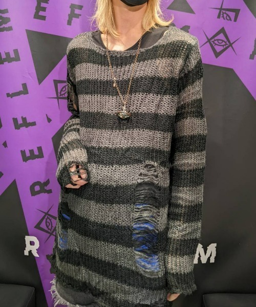 NOVESSEL（ノベセル）の「A'GEM/9 × .kom『NOVESSEL/ノベセル』ボーダーダメージニットソー/ニットプルオーバー（ニット/セーター・レディース・ブラック×ピンク/ブラック×グレー/ブラック×ホワイト/ブラック×パープル/ブラック×レッド/ブラック×ブルー・FREE）」の17枚目の写真