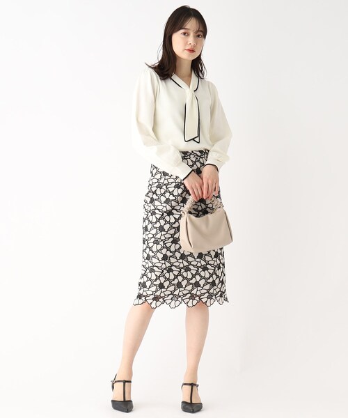 index（インデックス）の「◆バイカラー ボウタイニット（ニット/セーター・レディース・ホワイト系その他6/ブラック系4/ブルー系9/ホワイト系その他5・36/38/42/40）」の10枚目の写真