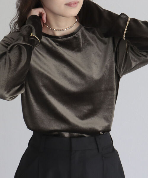 fredy emue(フレディエミュ)の「2WAYベロアロンT(Tシャツ/カットソー・レディース・カーキ/ベージュ/グレイッシュブルー/ラベンダー・38)」の2枚目の写真