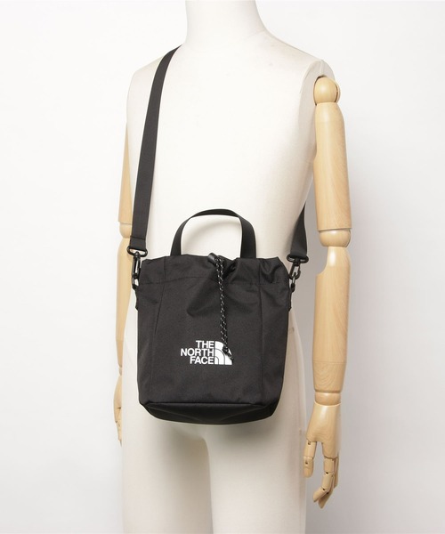 THE NORTH FACE(ザノースフェイス)の「【THE NORTH FACE/ザノースフェイス】WL BUCKET BAG MINI/ホワイトレーベル バケットバッグ ミニ(ショルダーバッグ・メンズ・ブラック/クリーム・FREE)」の4枚目の写真