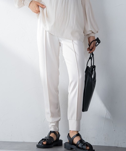 MAYSON GREY(メイソングレイ)の「カットジョーゼットジョガーパンツ≪セットアップ対応≫(カーゴパンツ・レディース・オフホワイト/ブラック/パープル/チャコールグレー・M/SS/S)」の2枚目の写真