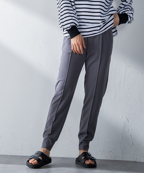 MAYSON GREY(メイソングレイ)の「カットジョーゼットジョガーパンツ≪セットアップ対応≫(カーゴパンツ・レディース・オフホワイト/ブラック/パープル/チャコールグレー・M/SS/S)」の4枚目の写真