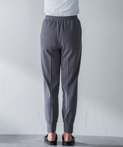 MAYSON GREY(メイソングレイ)の「カットジョーゼットジョガーパンツ≪セットアップ対応≫(カーゴパンツ・レディース・オフホワイト/ブラック/パープル/チャコールグレー・M/SS/S)」の17枚目の写真