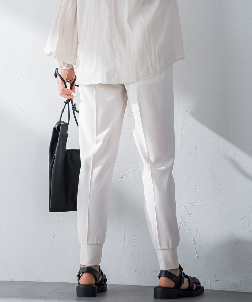 MAYSON GREY(メイソングレイ)の「カットジョーゼットジョガーパンツ≪セットアップ対応≫(カーゴパンツ・レディース・オフホワイト/ブラック/パープル/チャコールグレー・M/SS/S)」の15枚目の写真