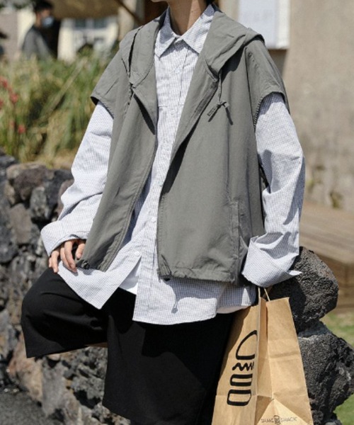 MGV（エムジーヴィー）の「フード付きクロップド丈ベスト（ベスト・メンズ・ブラウン/グレー/ブラック・MEDIUM/X-LARGE/LARGE）」の17枚目の写真