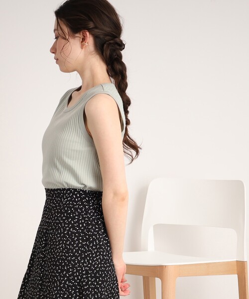 DRESKIP（ドレスキップ）の「◆【ボディーラインを拾いすぎない】裾ラウンド リブタンクトップ（タンクトップ・レディース・ライトグレー/ライトグリーン/ブラック/オフホワイト・02/03/04）」の7枚目の写真