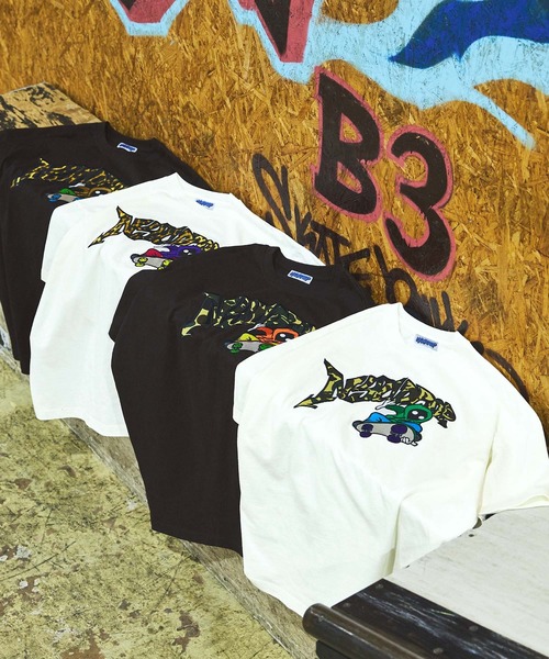 NYUDROP(ニュードロップ)の「【NYUDROP】MULTI PATTERN GRAFFITI HOODIE LOGO S/S TEE / マルチパターングラフィックロゴ刺繍Tシャツ(Tシャツ/カットソー・メンズ・ホワイト系/ホワイト系2/ブラック系/ブラック系2・M/L/XL)」の13枚目の写真