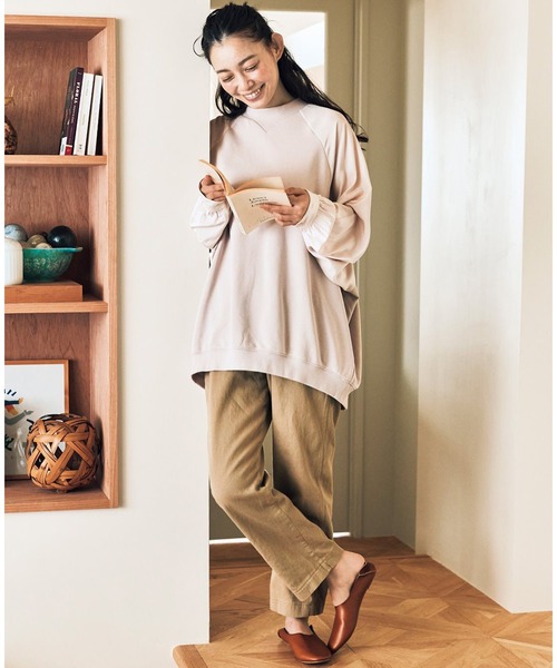 and myera（アンド マイラ）の「ａｎｄ　ｍｙｅｒａ　ベーシックじゃないトレーナー（スウェット・レディース・ベージュ/グレー・MEDIUM/LARGE/X-LARGE/SMALL）」の3枚目の写真