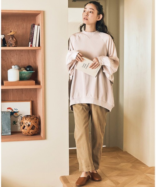 and myera（アンド マイラ）の「ａｎｄ　ｍｙｅｒａ　ベーシックじゃないトレーナー（スウェット・レディース・ベージュ/グレー・MEDIUM/LARGE/X-LARGE/SMALL）」の4枚目の写真