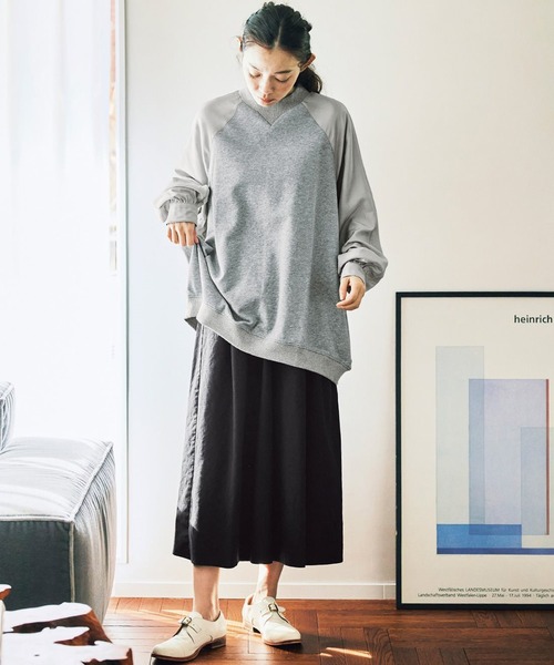 and myera（アンド マイラ）の「ａｎｄ　ｍｙｅｒａ　ベーシックじゃないトレーナー（スウェット・レディース・ベージュ/グレー・MEDIUM/LARGE/X-LARGE/SMALL）」の7枚目の写真