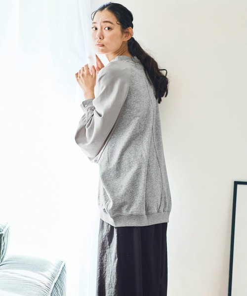 and myera（アンド マイラ）の「ａｎｄ　ｍｙｅｒａ　ベーシックじゃないトレーナー（スウェット・レディース・ベージュ/グレー・MEDIUM/LARGE/X-LARGE/SMALL）」の11枚目の写真