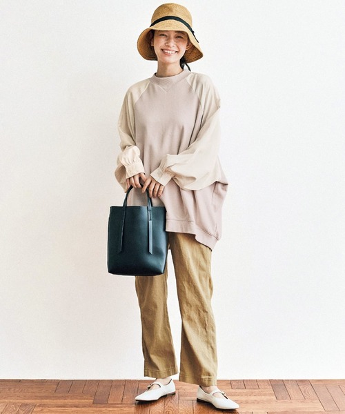 and myera（アンド マイラ）の「ａｎｄ　ｍｙｅｒａ　ベーシックじゃないトレーナー（スウェット・レディース・ベージュ/グレー・MEDIUM/LARGE/X-LARGE/SMALL）」の12枚目の写真