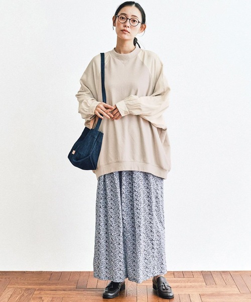 and myera（アンド マイラ）の「ａｎｄ　ｍｙｅｒａ　ベーシックじゃないトレーナー（スウェット・レディース・ベージュ/グレー・MEDIUM/LARGE/X-LARGE/SMALL）」の15枚目の写真