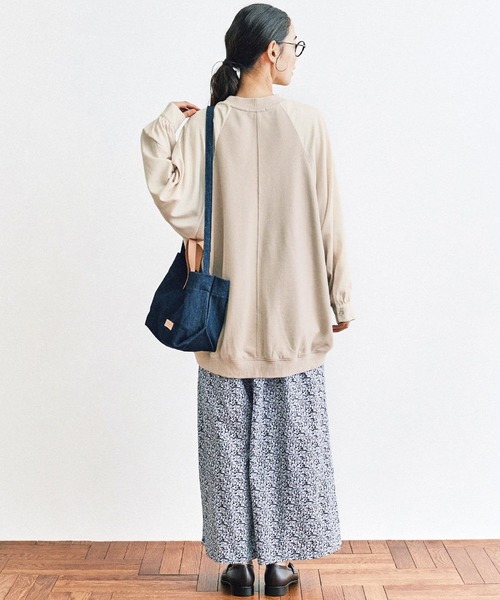 and myera（アンド マイラ）の「ａｎｄ　ｍｙｅｒａ　ベーシックじゃないトレーナー（スウェット・レディース・ベージュ/グレー・MEDIUM/LARGE/X-LARGE/SMALL）」の17枚目の写真
