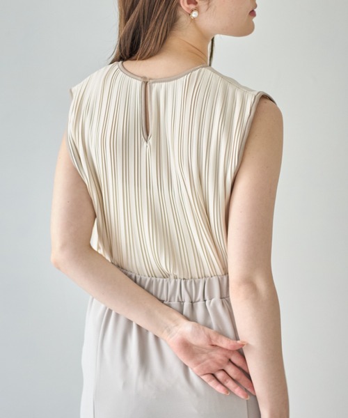tocco closet(トッコ クローゼット)の「【ZOZO限定】ランダムプリーツノースリーブトップス(Tシャツ/カットソー・レディース・アイボリー/モカ/グレイッシュベージュ/ブラック・M)」の17枚目の写真