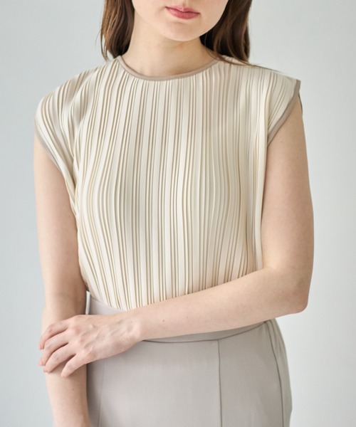 tocco closet(トッコ クローゼット)の「【ZOZO限定】ランダムプリーツノースリーブトップス(Tシャツ/カットソー・レディース・アイボリー/モカ/グレイッシュベージュ/ブラック・M)」の13枚目の写真